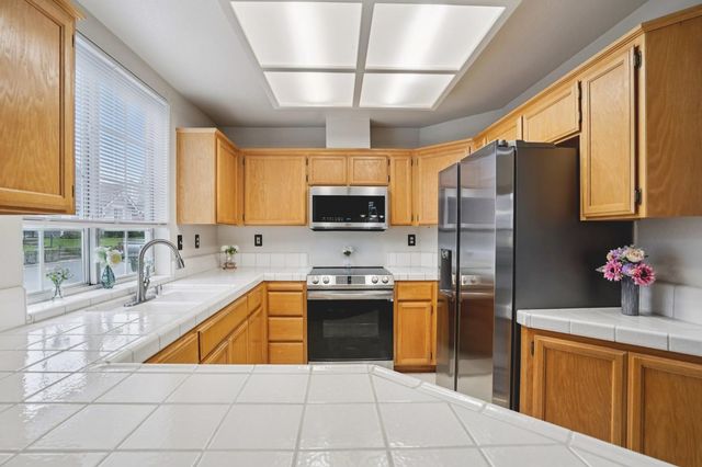 321 Baird Dr, Folsom, CA 95630