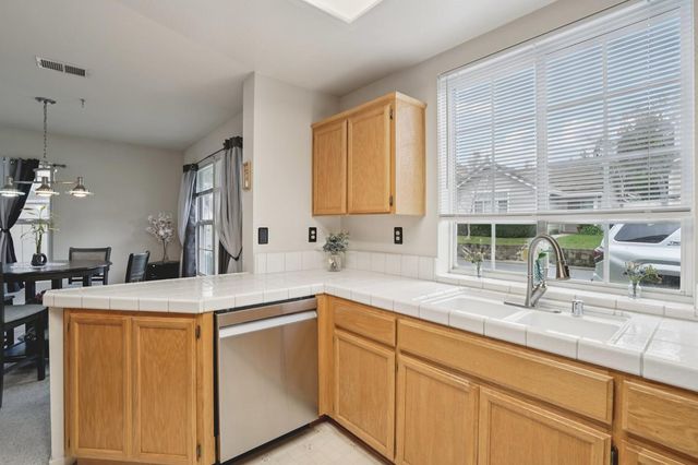 321 Baird Dr, Folsom, CA 95630