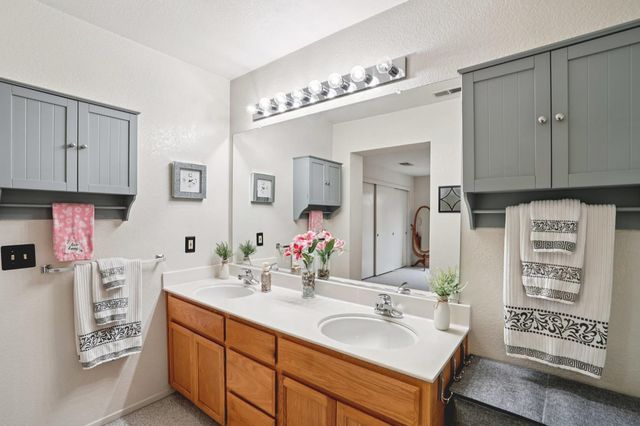 321 Baird Dr, Folsom, CA 95630