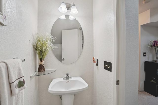 321 Baird Dr, Folsom, CA 95630