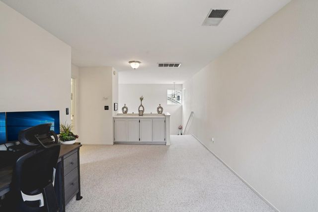 321 Baird Dr, Folsom, CA 95630