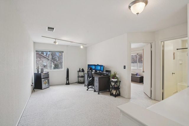 321 Baird Dr, Folsom, CA 95630