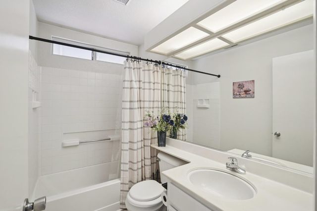 321 Baird Dr, Folsom, CA 95630