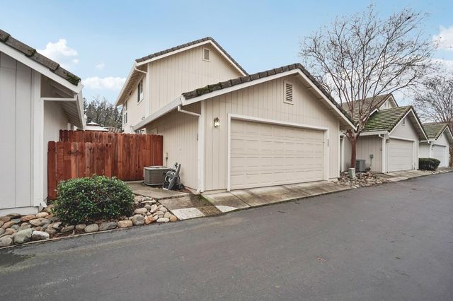 321 Baird Dr, Folsom, CA 95630