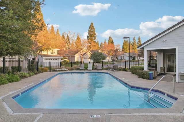 321 Baird Dr, Folsom, CA 95630