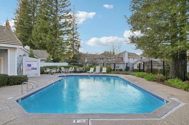 321 Baird Dr, Folsom, CA 95630