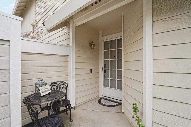 321 Baird Dr, Folsom, CA 95630