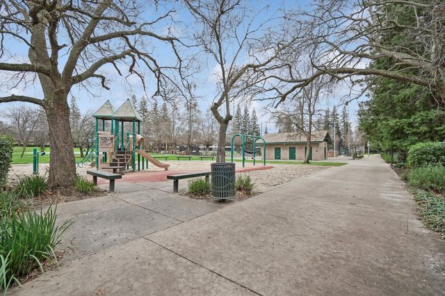 321 Baird Dr, Folsom, CA 95630