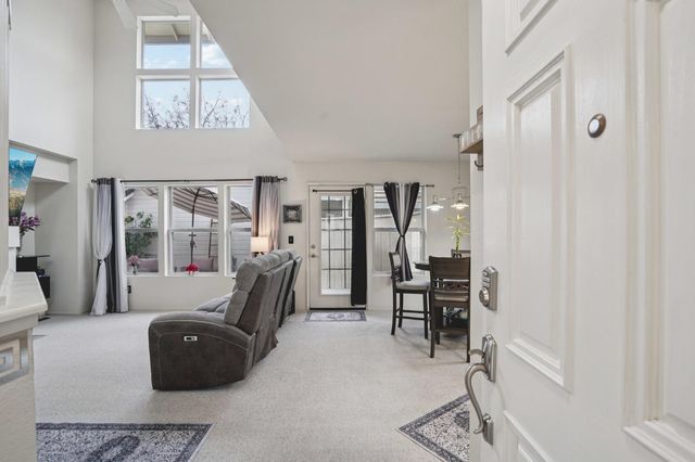 321 Baird Dr, Folsom, CA 95630