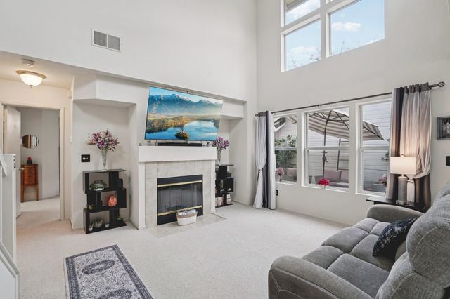 321 Baird Dr, Folsom, CA 95630