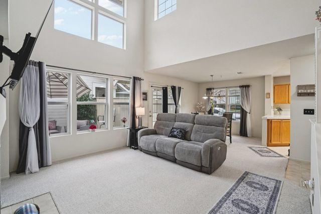 321 Baird Dr, Folsom, CA 95630