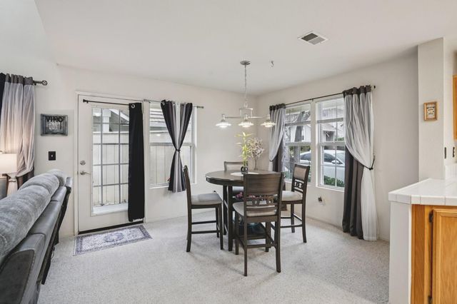 321 Baird Dr, Folsom, CA 95630