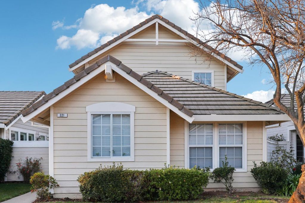 321 Baird Dr, Folsom, CA 95630