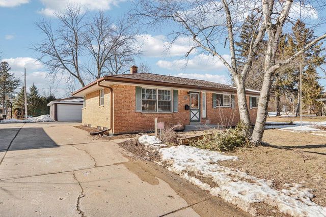 5215 Morningside DRIVE, Greendale, WI 53129