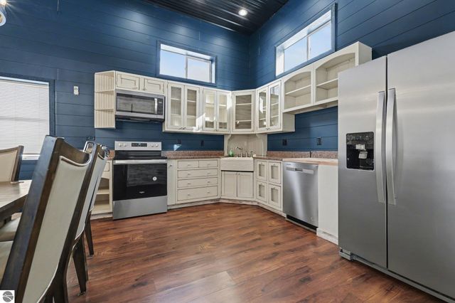 8923 SE Torch Lake Drive, Alden, MI 49612