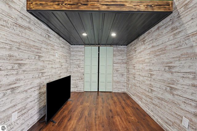 8923 SE Torch Lake Drive, Alden, MI 49612