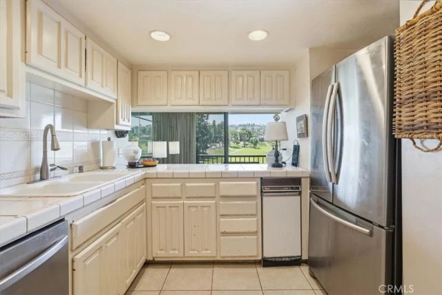 5555 Canyon Crest 2F, Riverside, CA 92507
