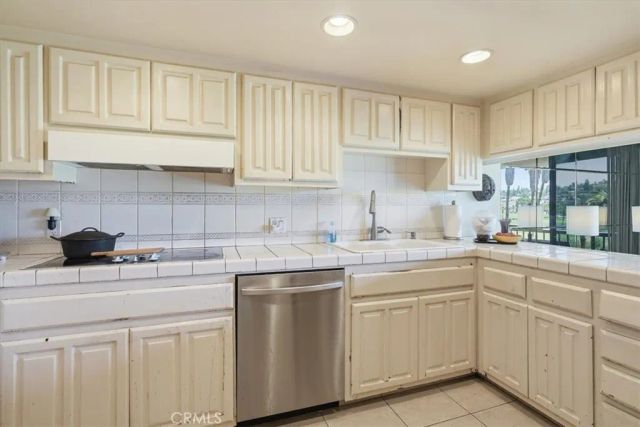 5555 Canyon Crest 2F, Riverside, CA 92507
