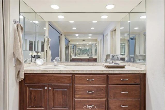 5555 Canyon Crest 2F, Riverside, CA 92507