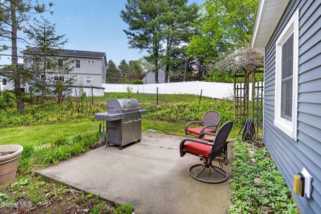 16 Leonard Drive, Colonie, NY 12309