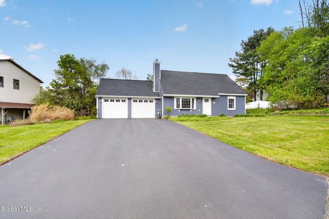 16 Leonard Drive, Colonie, NY 12309