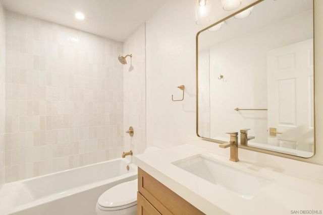 17925 Caminito Pinero 270, San Diego, CA 92128