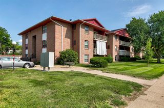 7815 Douglas Avenue 107, Urbandale, IA 50322