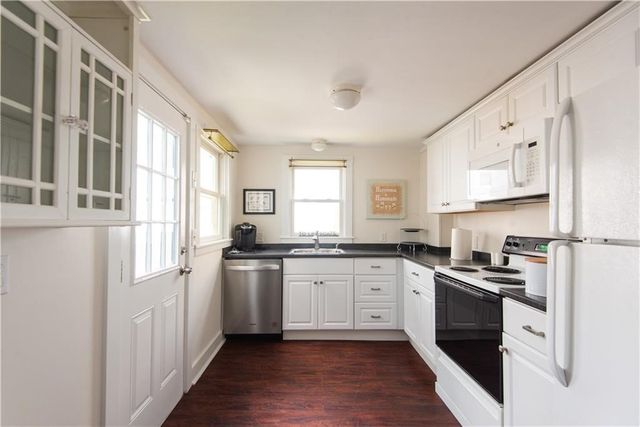 11 Brewer Street, Newport, RI 02840