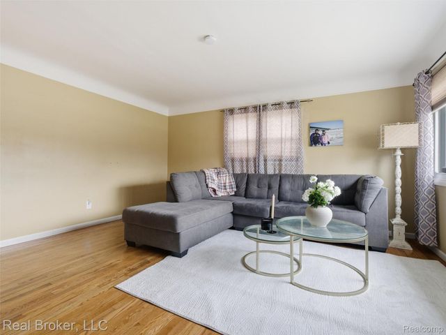 1584 Beaupre Avenue, Madison Heights, MI 48071