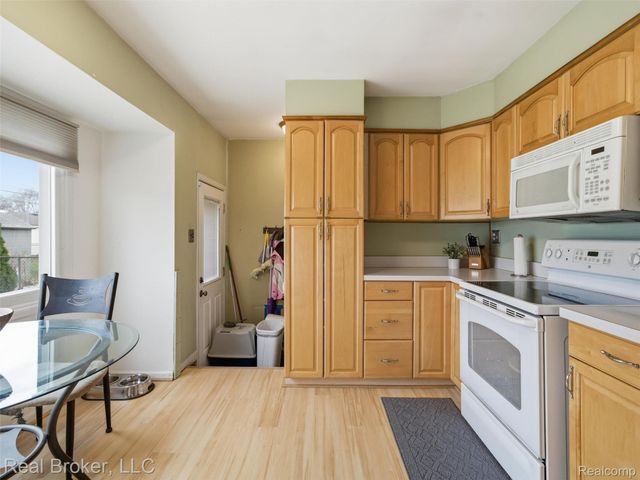 1584 Beaupre Avenue, Madison Heights, MI 48071