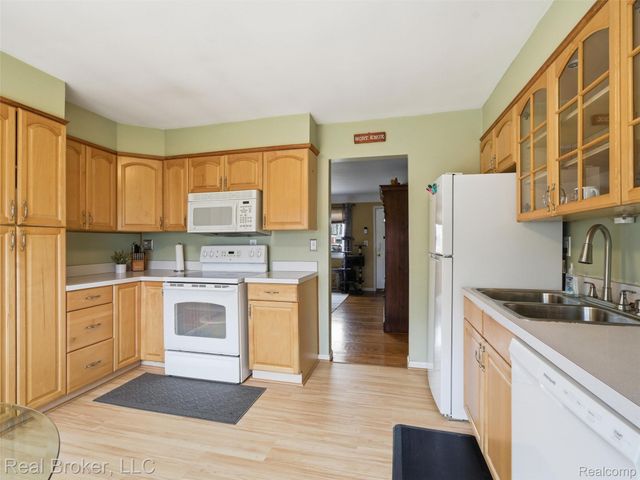 1584 Beaupre Avenue, Madison Heights, MI 48071