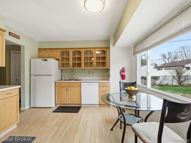 1584 Beaupre Avenue, Madison Heights, MI 48071