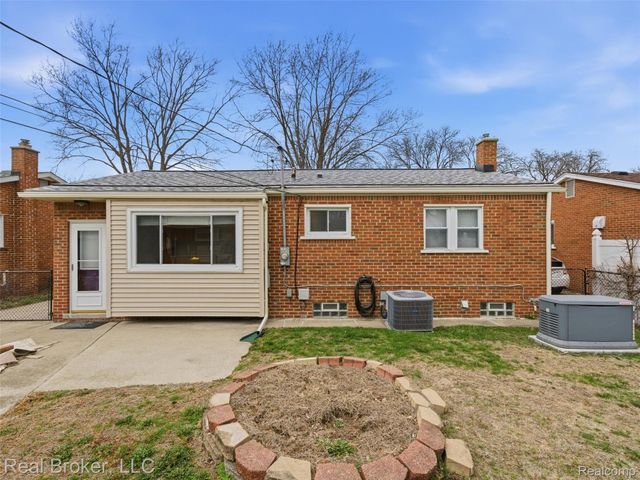1584 Beaupre Avenue, Madison Heights, MI 48071