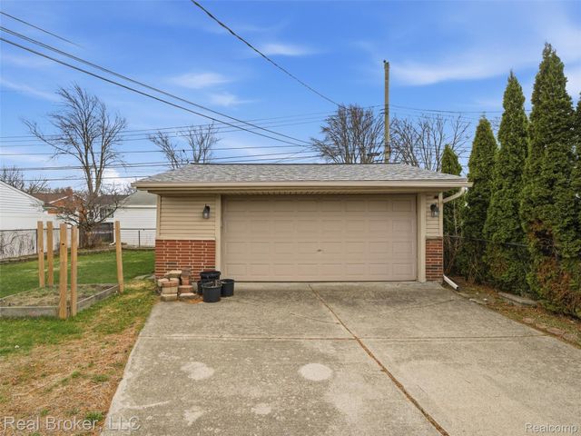 1584 Beaupre Avenue, Madison Heights, MI 48071