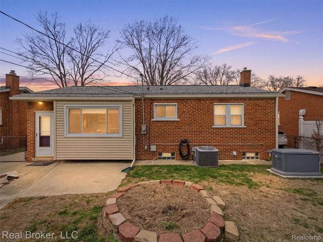 1584 Beaupre Avenue, Madison Heights, MI 48071