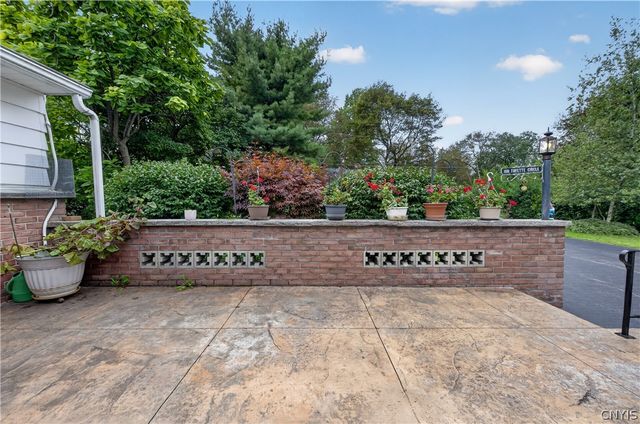 108 Fayette Circle, Manlius, NY 13066