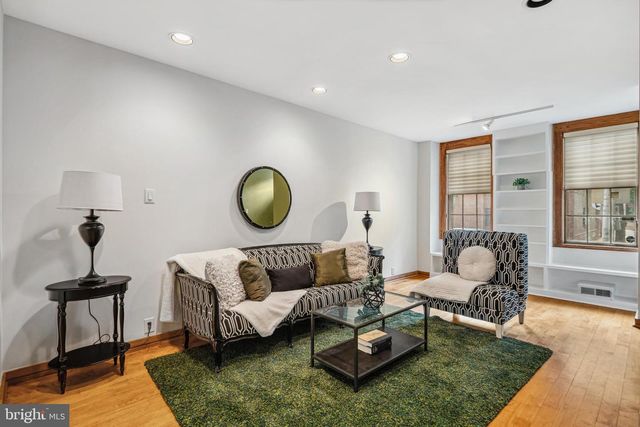 333 S 6TH ST, Philadelphia, PA 19106