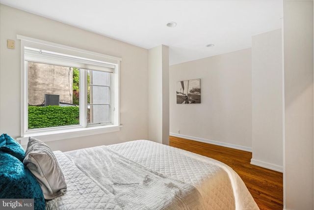 333 S 6TH ST, Philadelphia, PA 19106