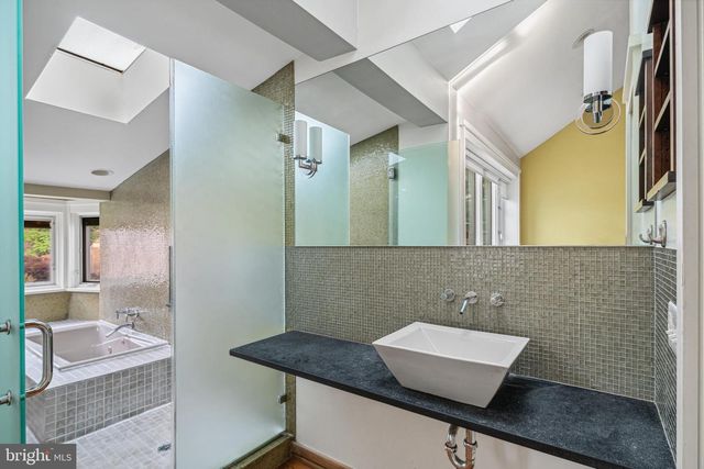 333 S 6TH ST, Philadelphia, PA 19106