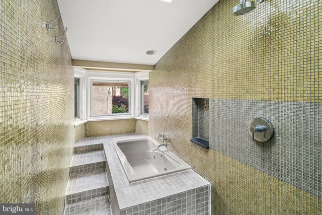 333 S 6TH ST, Philadelphia, PA 19106