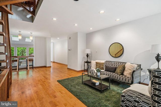 333 S 6TH ST, Philadelphia, PA 19106