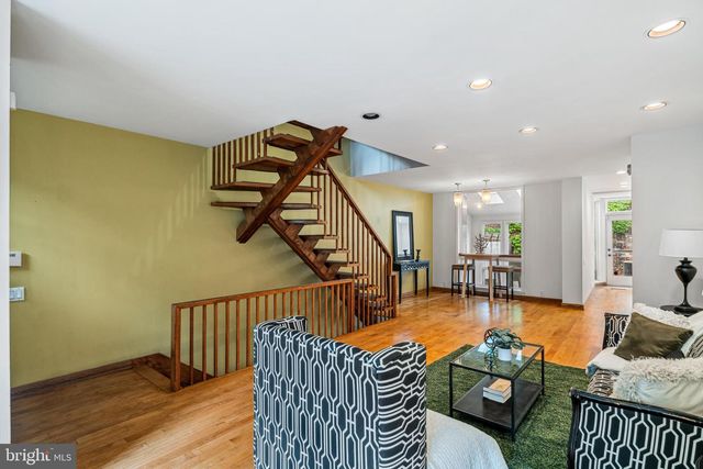 333 S 6TH ST, Philadelphia, PA 19106