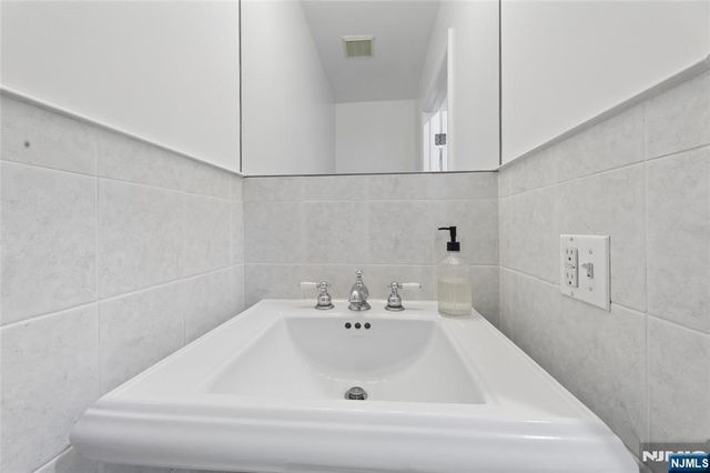 1435 14th Street, Fort Lee, NJ 07024