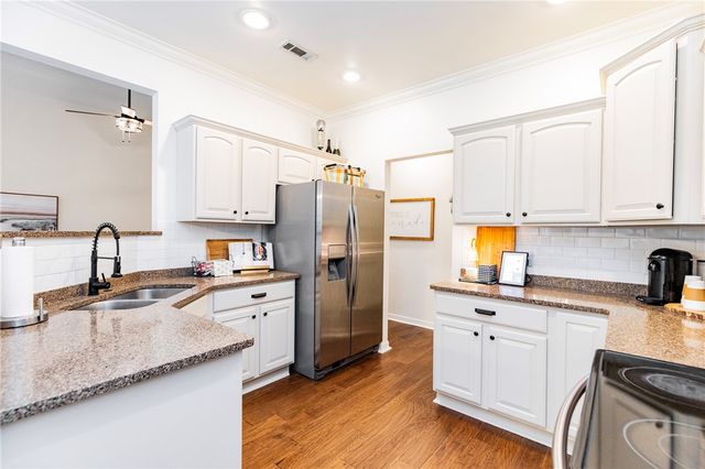 612 Whitcliff Drive, Cave Springs, AR 72718