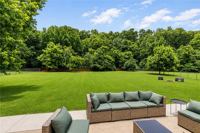 612 Whitcliff Drive, Cave Springs, AR 72718