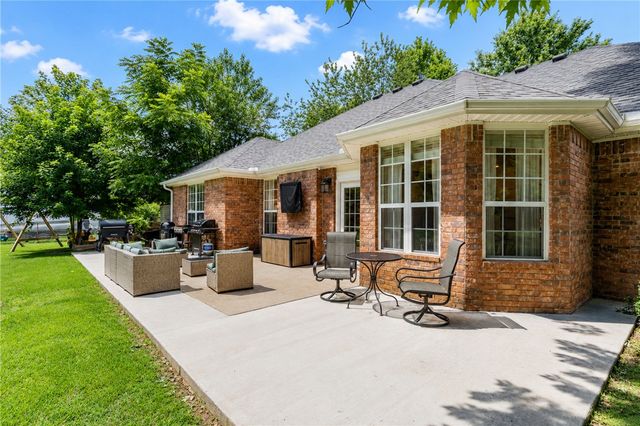 612 Whitcliff Drive, Cave Springs, AR 72718