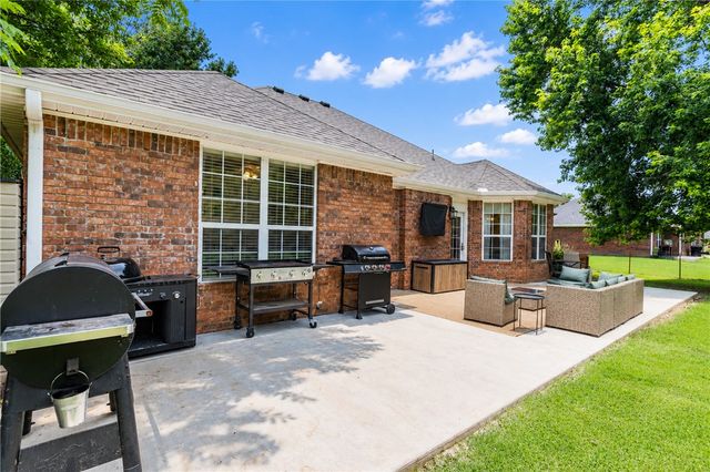 612 Whitcliff Drive, Cave Springs, AR 72718