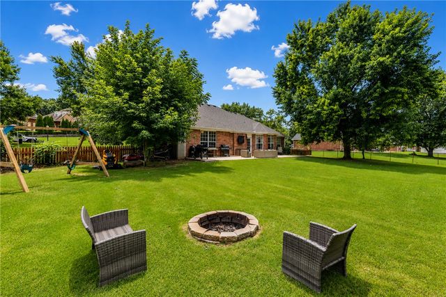 612 Whitcliff Drive, Cave Springs, AR 72718