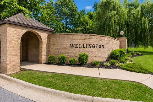 612 Whitcliff Drive, Cave Springs, AR 72718