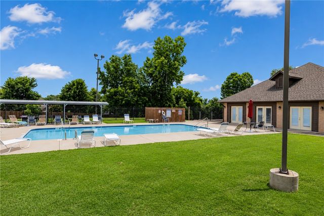 612 Whitcliff Drive, Cave Springs, AR 72718